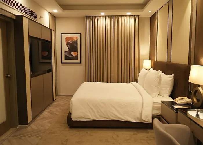 Club King Room