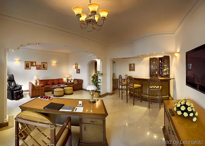 Luxury Atrium King Suite