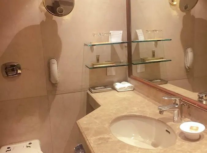Luxury Atrium King Suite